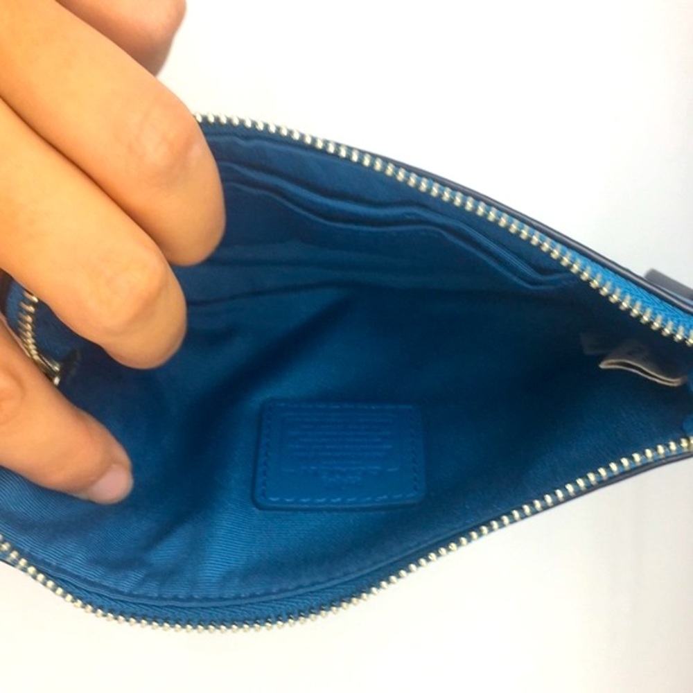 Coach Blue Leather Wristlet. - Picture 7 of 7